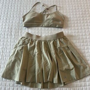 Alo yoga 2 piece set size Xs sports bra and tennis skirt